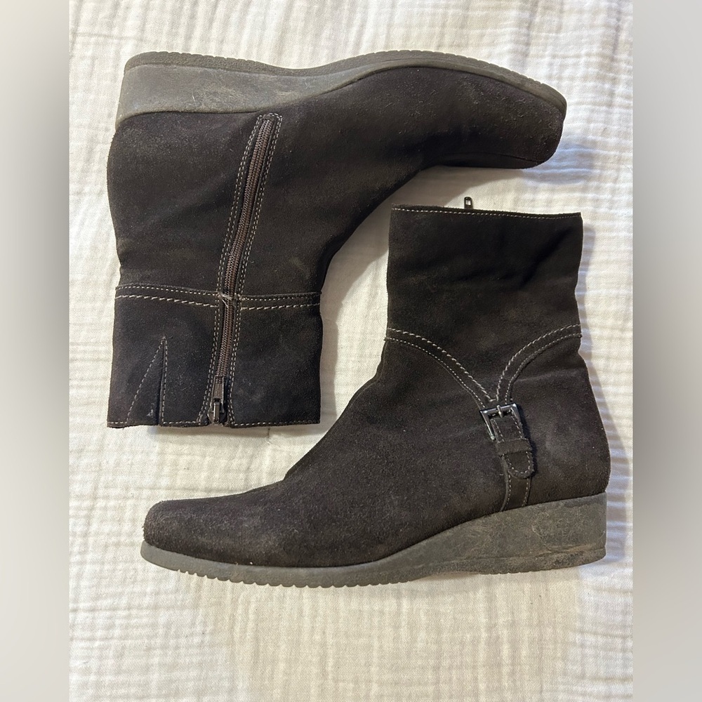 La Canadienne brown suede wedge boots size 9.5